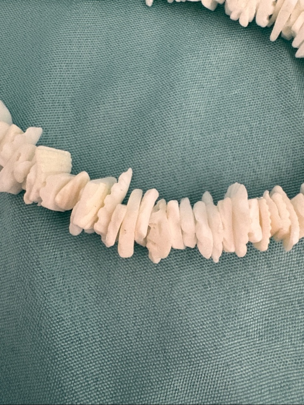 Vintage 70s Surfer Hawaiian Stacked Natural Chipped Puka Shell Necklace 16” - Picture 6 of 6